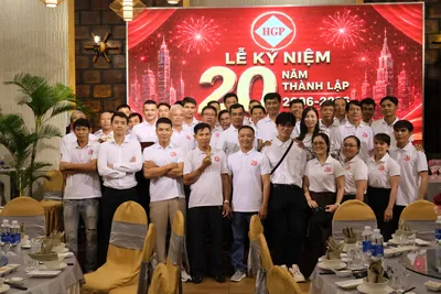 Tập thể Công ty TNHH Hoàng Gia Phú tại lễ kỷ niệm 20 năm thành lập